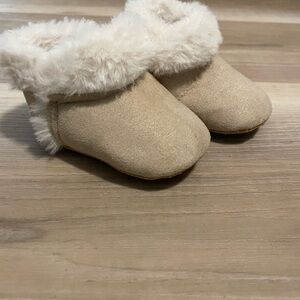 Old Navy Cream Baby Booties with Soft Fur